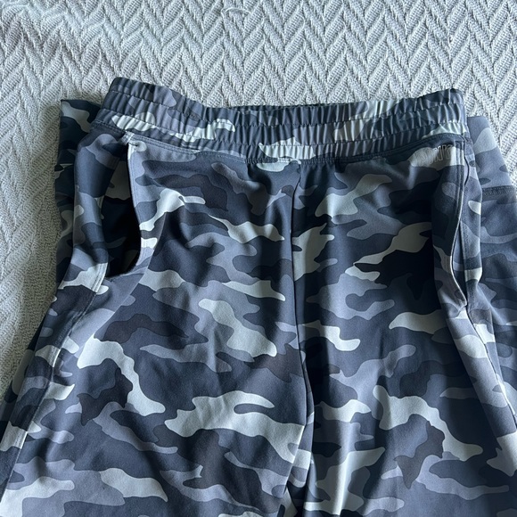 PINK Camo pants - Picture 3 of 8